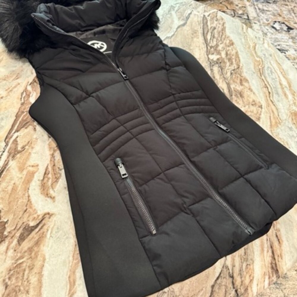 MICHAEL Michael Kors - black quilted vest w/ detachable faux fur hood - small
